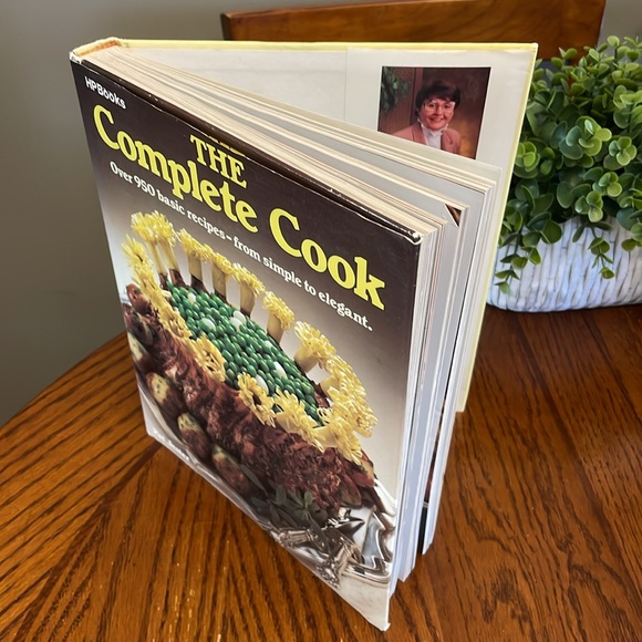 Vintage 1984 Cookbook Pat Jester The Complete Cook Hardcover - 950 Basic Recipes - Picture 4 of 16